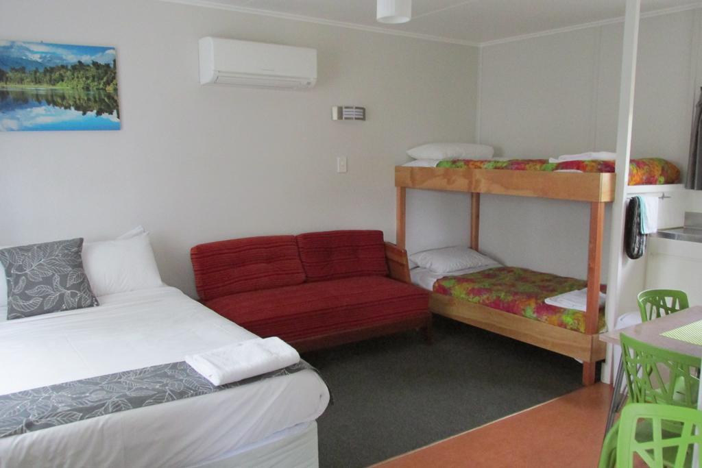 מוטואקה Fernwood Holiday Park חדר תמונה